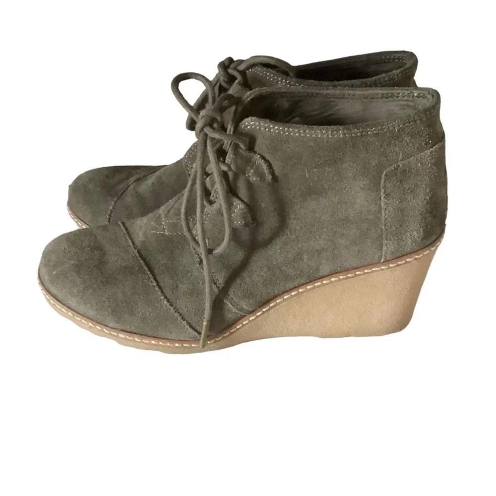 Toms desert boots women’s 8 wedge ankle booties army green suede lace up shoes